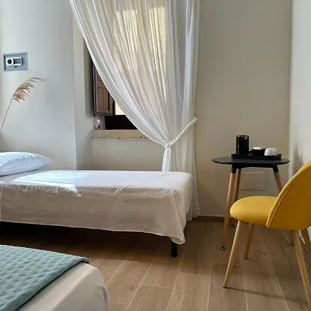 לינה וארוחת בוקר Al Vico Bedrooms 3*